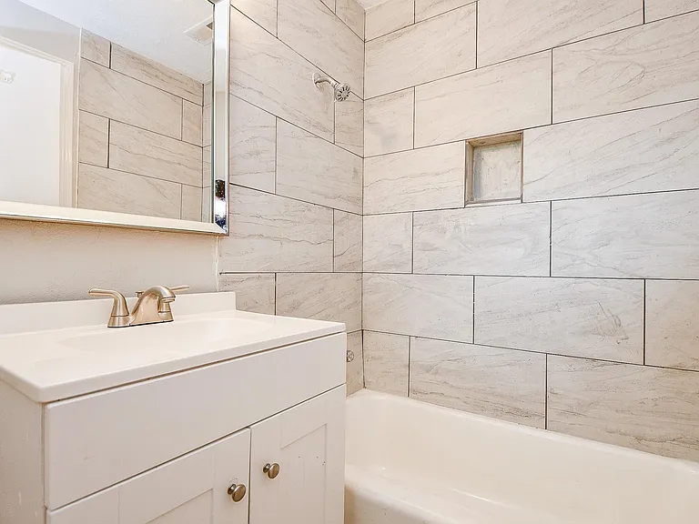 5811 Greencraig Dr — Photo 24