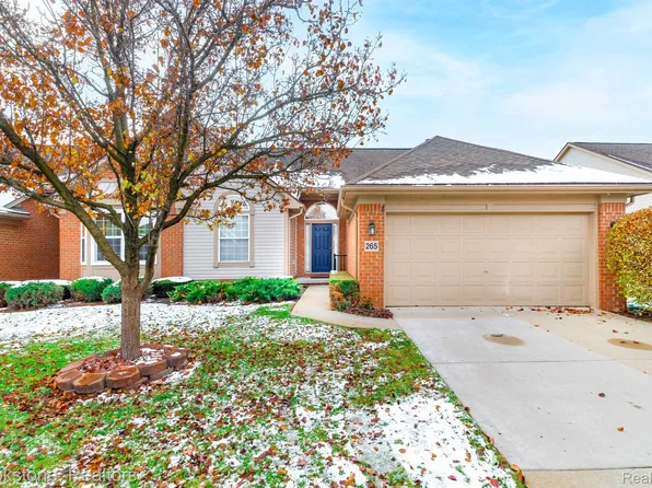 265 Shore Brook Ln, Walled Lake, MI 48390