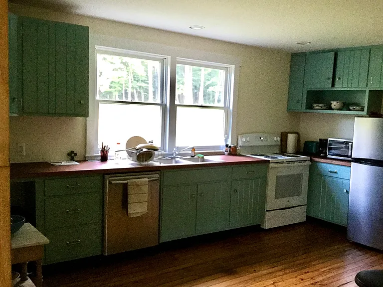 Kitchen. Some tenants have had an island bar, or a kitchen table. can be eat in kitchen.