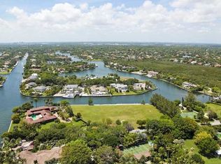 20 Casuarina Conc, Coral Gables, FL 33143