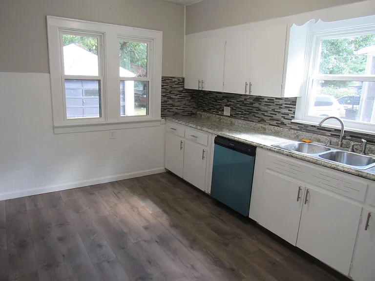 1031 Collinwood Ave — Photo 4