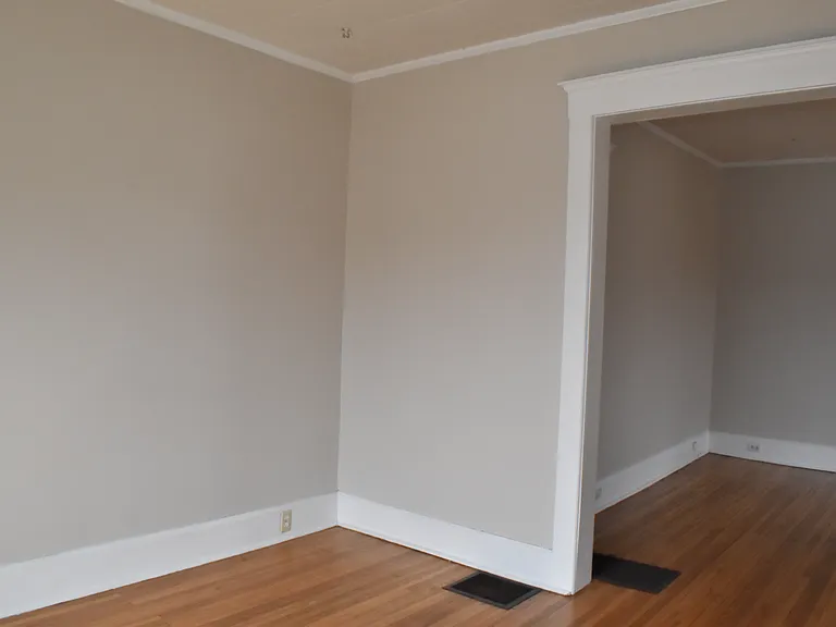 472 Coffeen St — Photo 16
