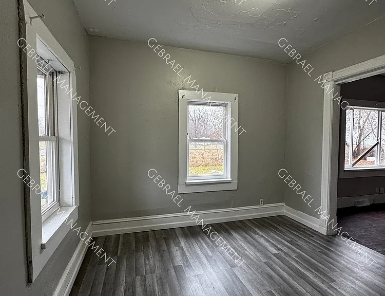 1344 Gage St — Photo 11