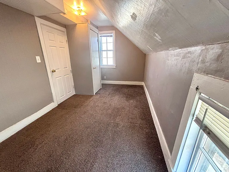 726 W Military Ave — Photo 8