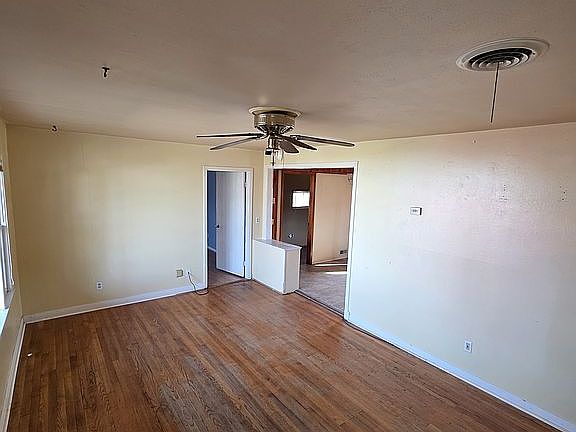 2nd image of 3609 S Travis St
