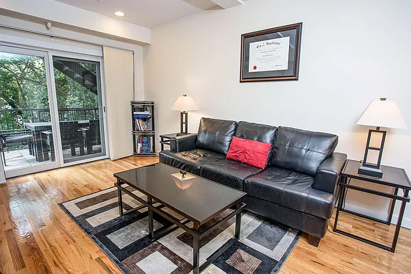 Sold by Nestseekers | media 4