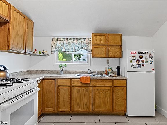 3rd image of 3417 Wade Ave