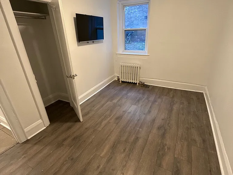 1094 College St #2 — Photo 11