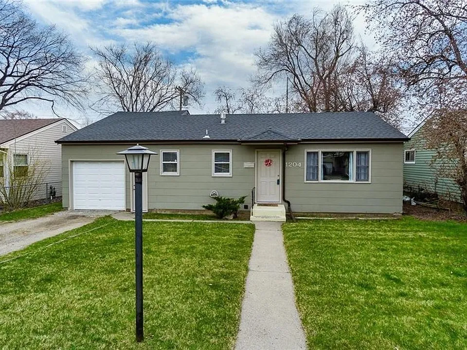 1204 Lynn Ave