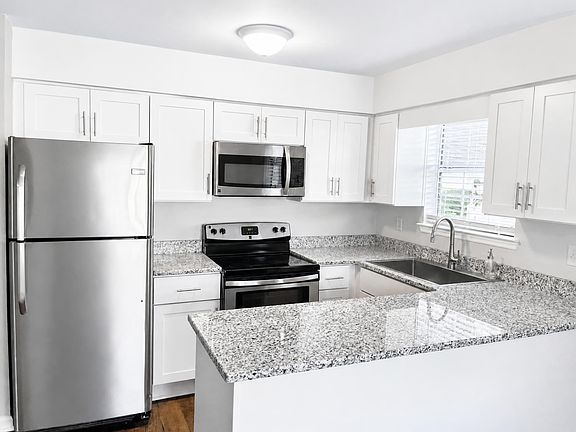 3rd image of 412 Roberts St