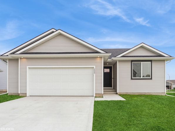 2005 White Oak Ln, Granger, IA 50109