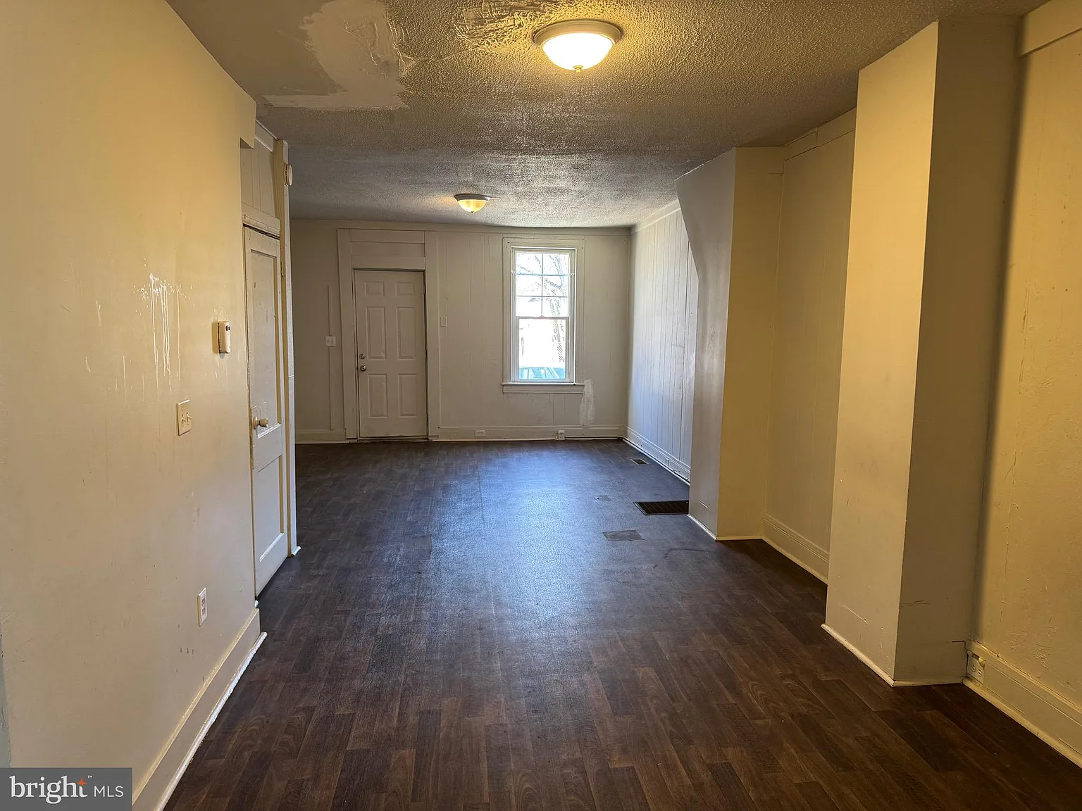 2 bed, 1.0 bath, 1240 sqft, $1,100 — Photo 2