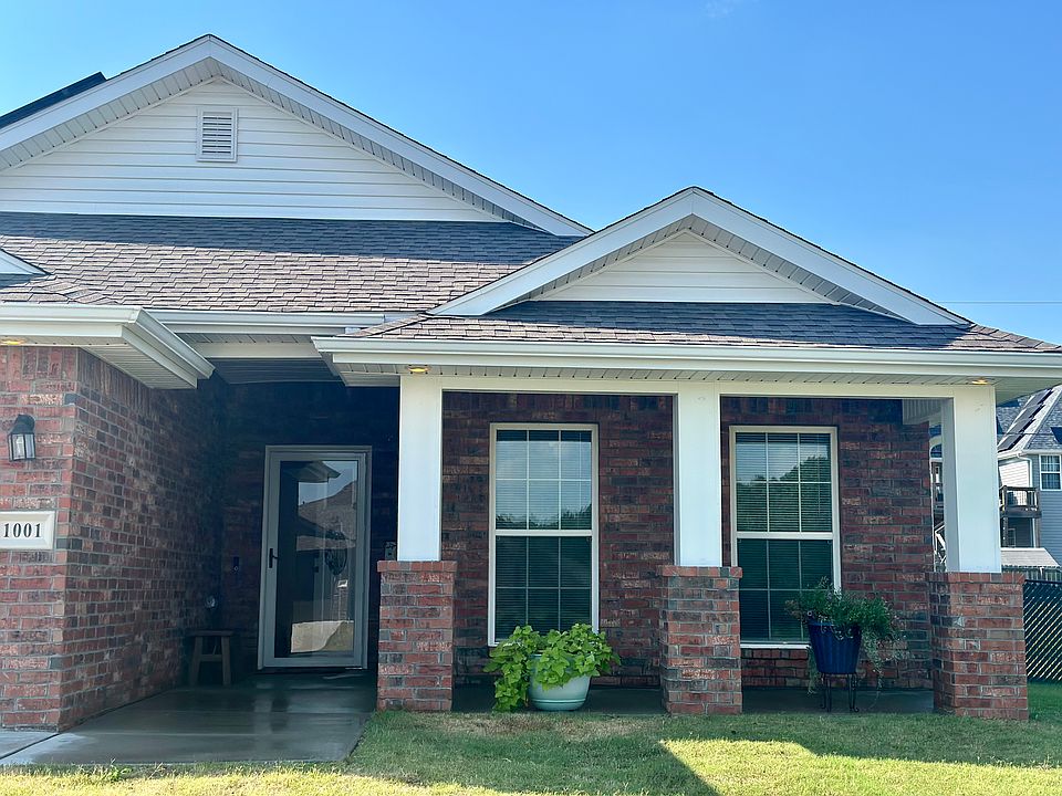 1st image of 1001 Summerlyn Ln