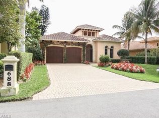 688 Fairway Ter, Naples, FL 34103
