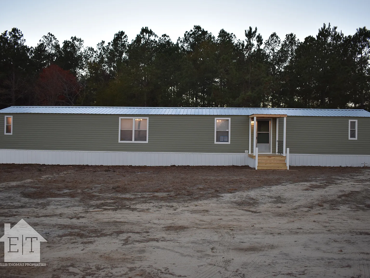 46 Rolandale — Photo 1