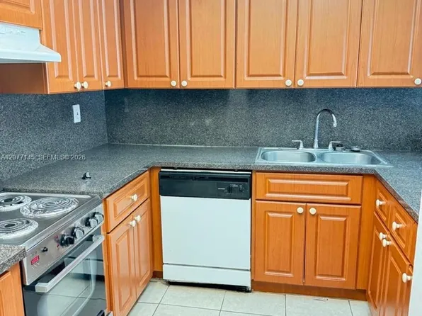 6960 Miami Gardens Dr, Hialeah, FL