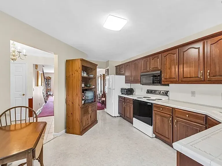 61 Pine Grove Dr #1 — Photo 4