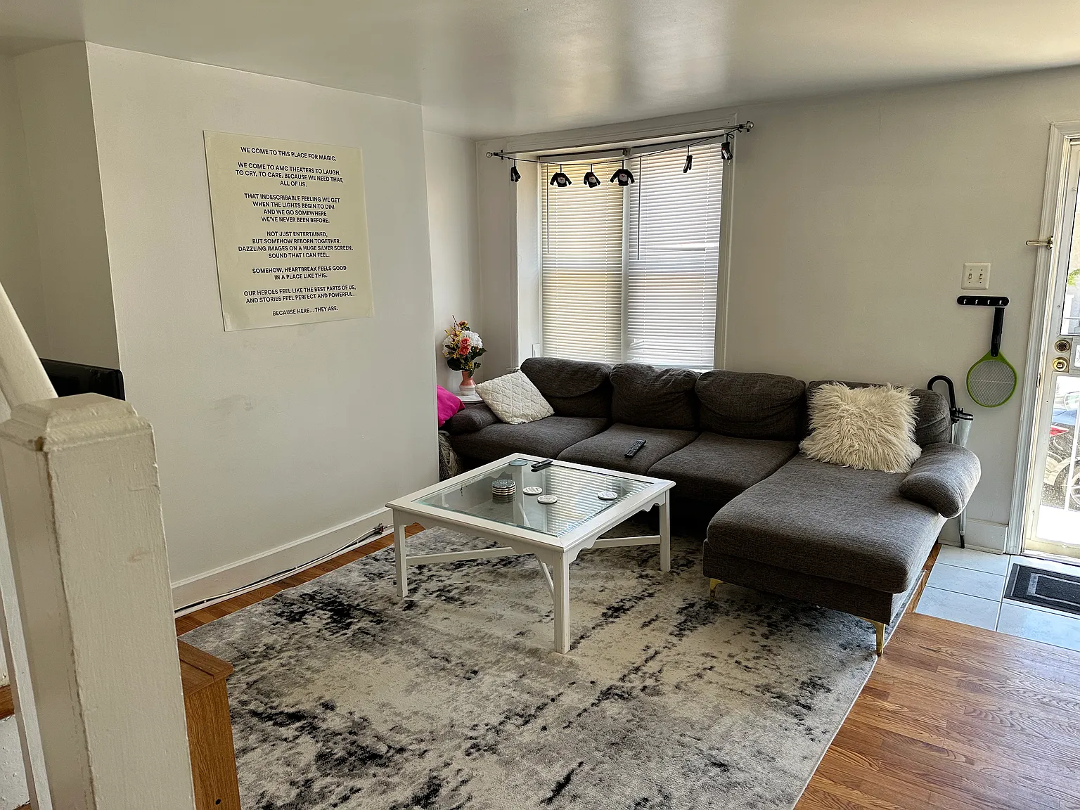 3 bed, 1.5 bath, 1500 sqft, $2,300 — Photo 2
