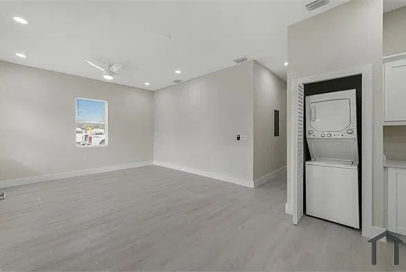 3 bed, 1076 sqft, $2,300 — Photo 3