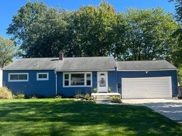 3265 Glen Oaks Dr, Youngstown, OH 44511