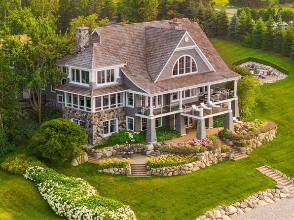 6194 Bay Ridge Dr, Bay Harbor, MI 49770