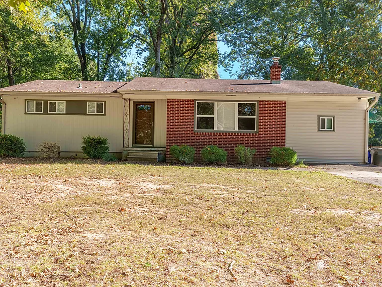 325 Bayless Ave — Photo 1