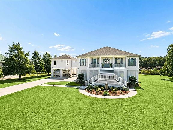 2nd image of 104 Moray Dr