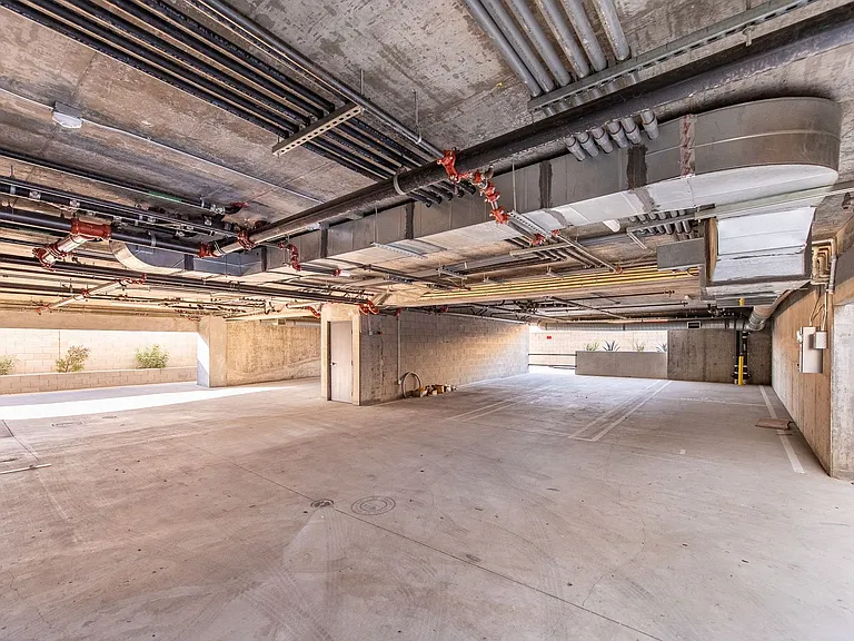 6025 Craner Ave — Photo 34