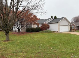 2727 Falcon Crest Dr, Edwardsville, IL 62025
