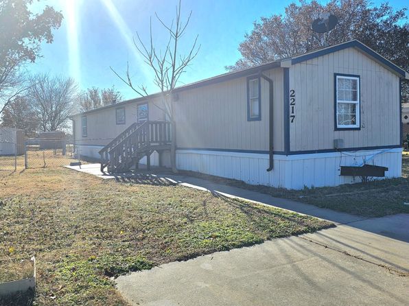 2217 E 54th St S, Wichita, KS 67216