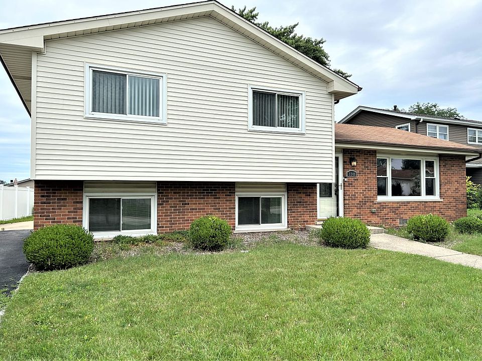 1st image of 8840 Hickory Dr