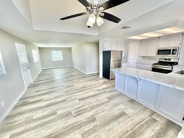 564 Florence St #8 — Photo 6