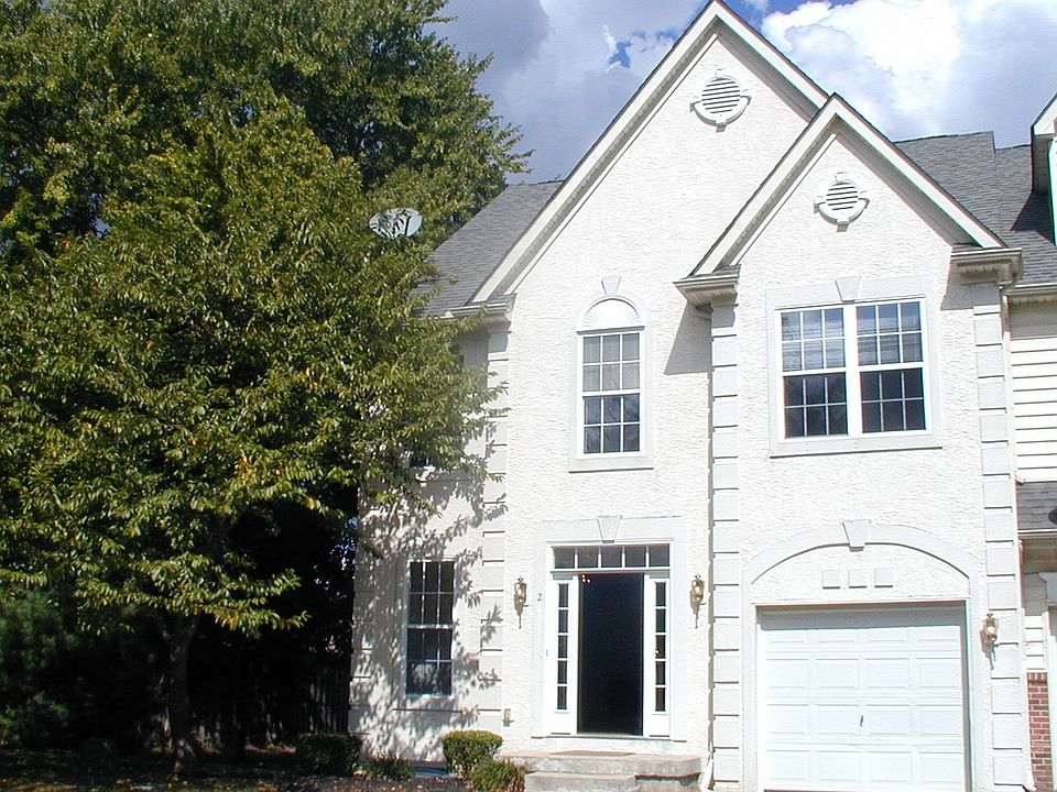 Beautiful End unit with side yard.