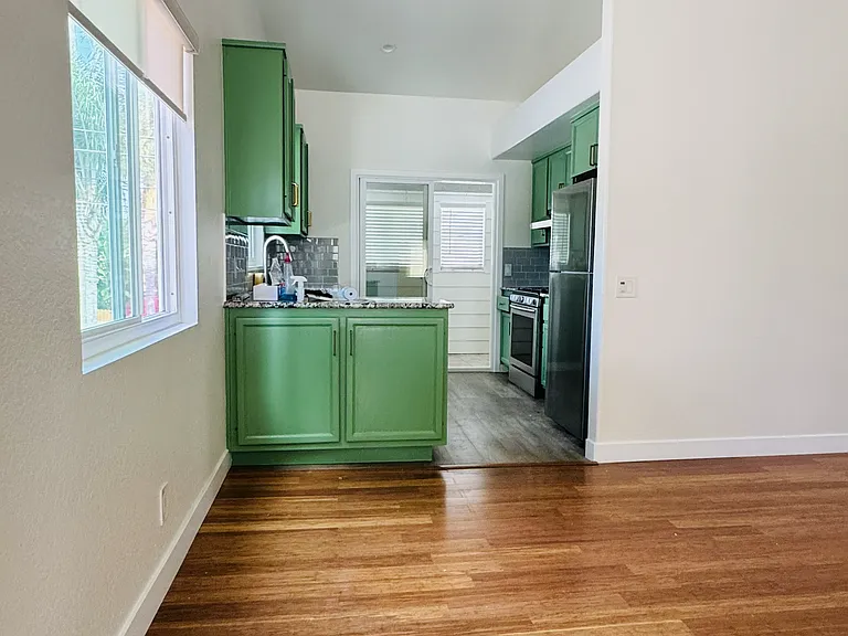 1358 Bennett Ave — Photo 7