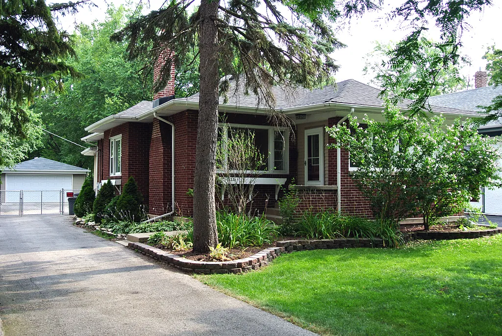 323 E Highland Ave photo 1