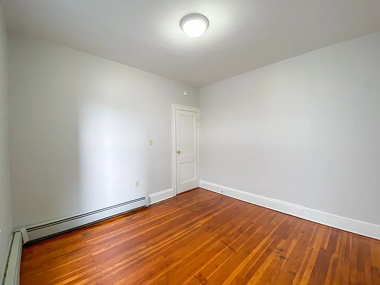 291 Buckingham St / Luca Investments LLC — Photo 35