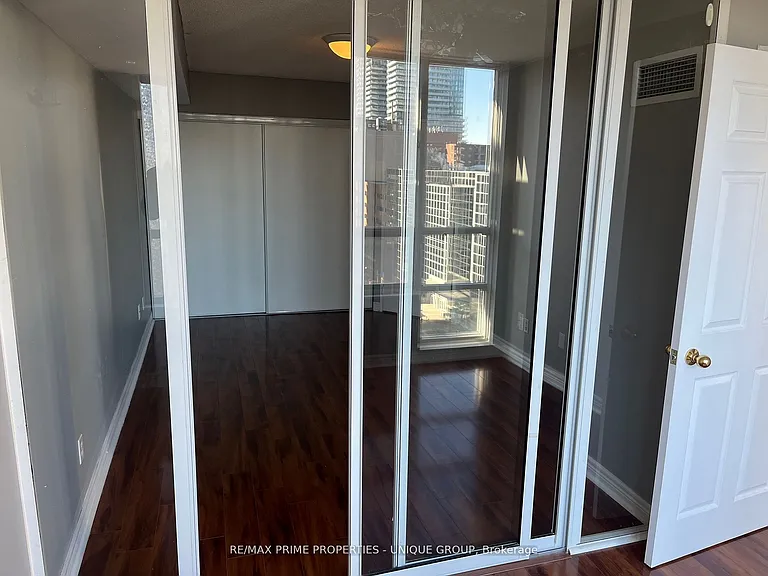 43 Eglinton Ave E #1506 — Photo 10