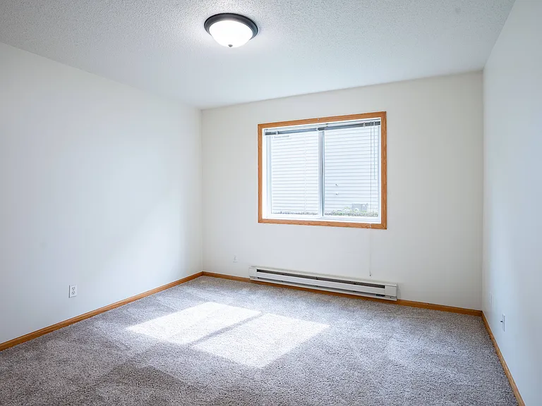 Fargo, ND Crown Court 2 Apartments | 21A | Bedroom