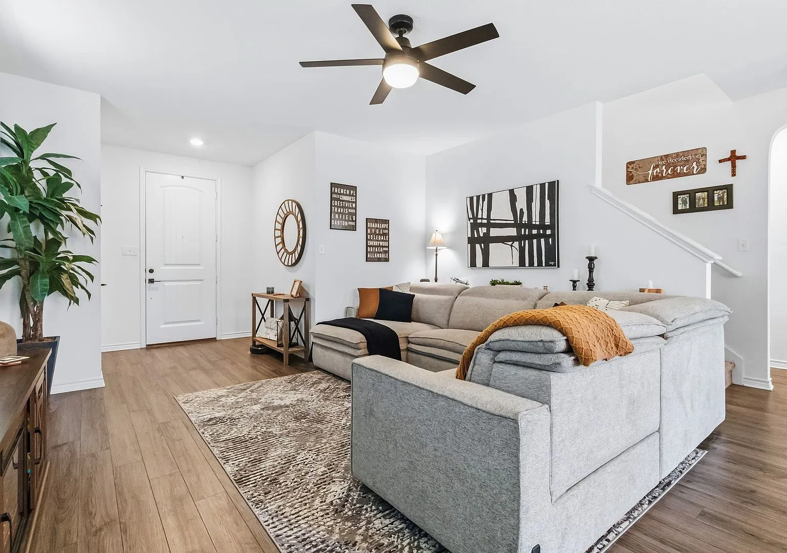 Spacious 3BR Home | 2 Living Areas | Game Room | Community Pool — Photo 3