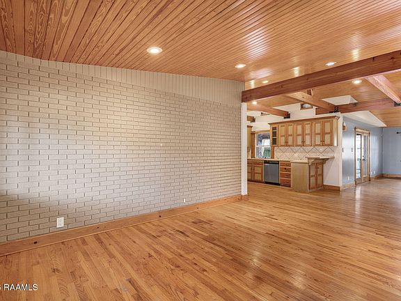 4th image of 207 Genevieve Dr