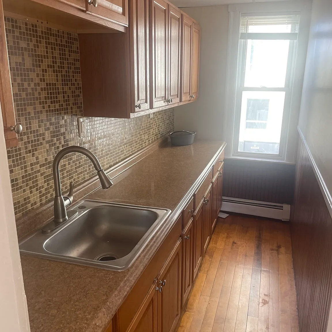 3 bed, 1.0 bath, 875 sqft, $2,000 — Photo 2