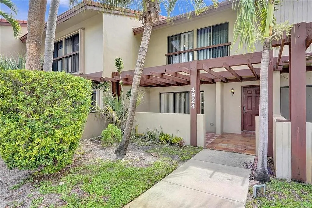 3 bed, 2.5 bath, 1900 sqft, $3,500 — Photo 1