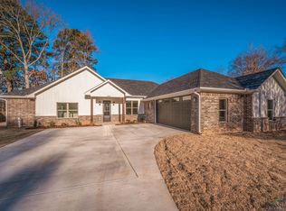 104 Northcastle St, Longview, TX 75604