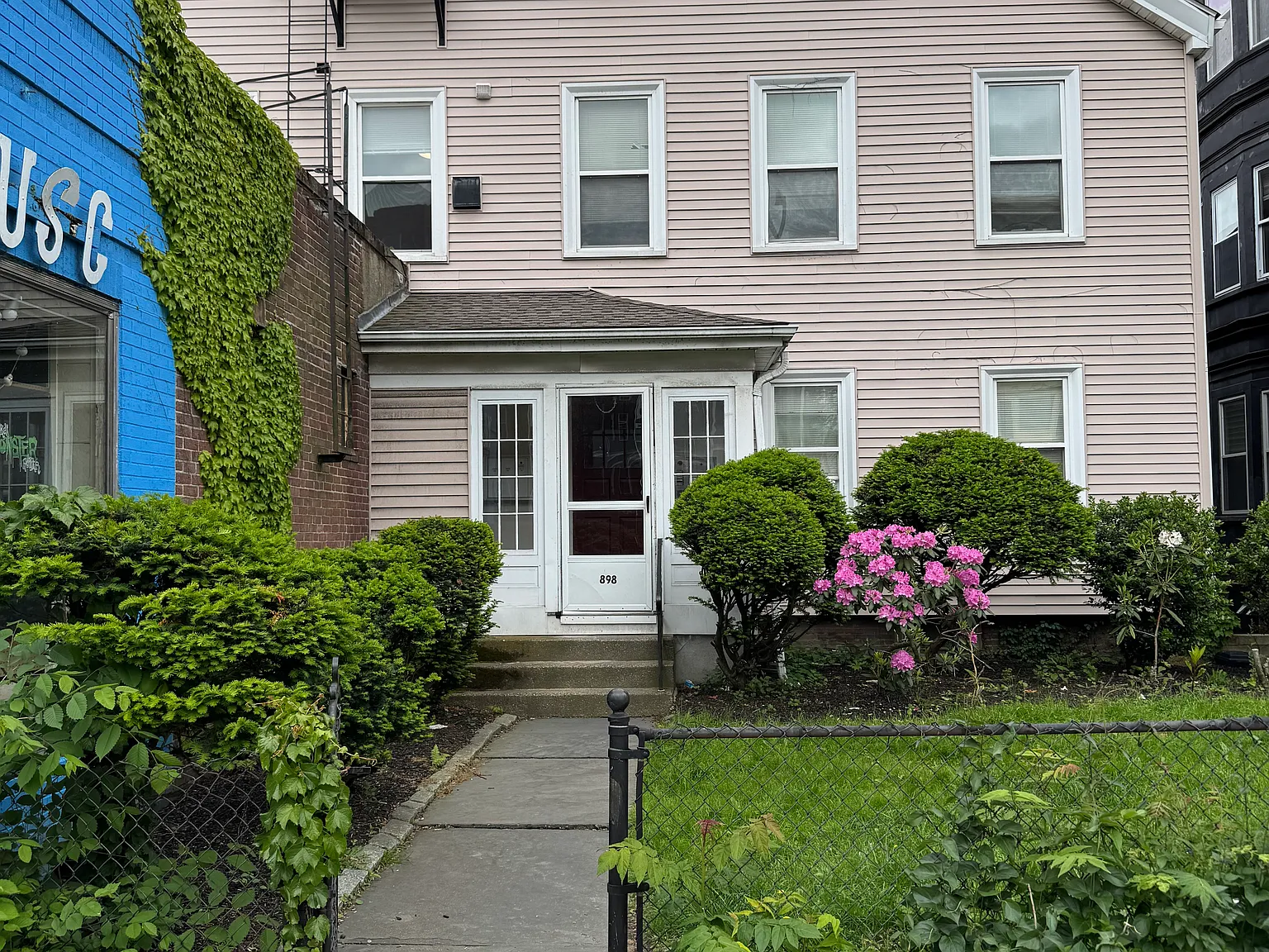 Studio, 600 sqft, $2,100 — Photo 1