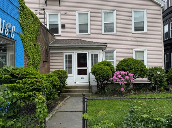 898 Massachusetts Ave APT 4, Cambridge, MA 02139