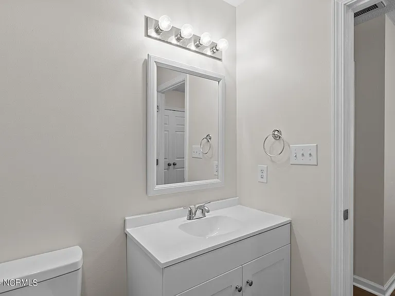 104 Blue Bird Ln — Photo 31