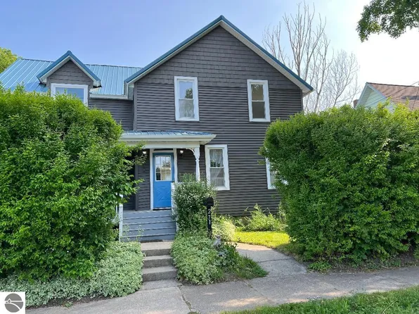271 3rd St, Manistee, MI 49660