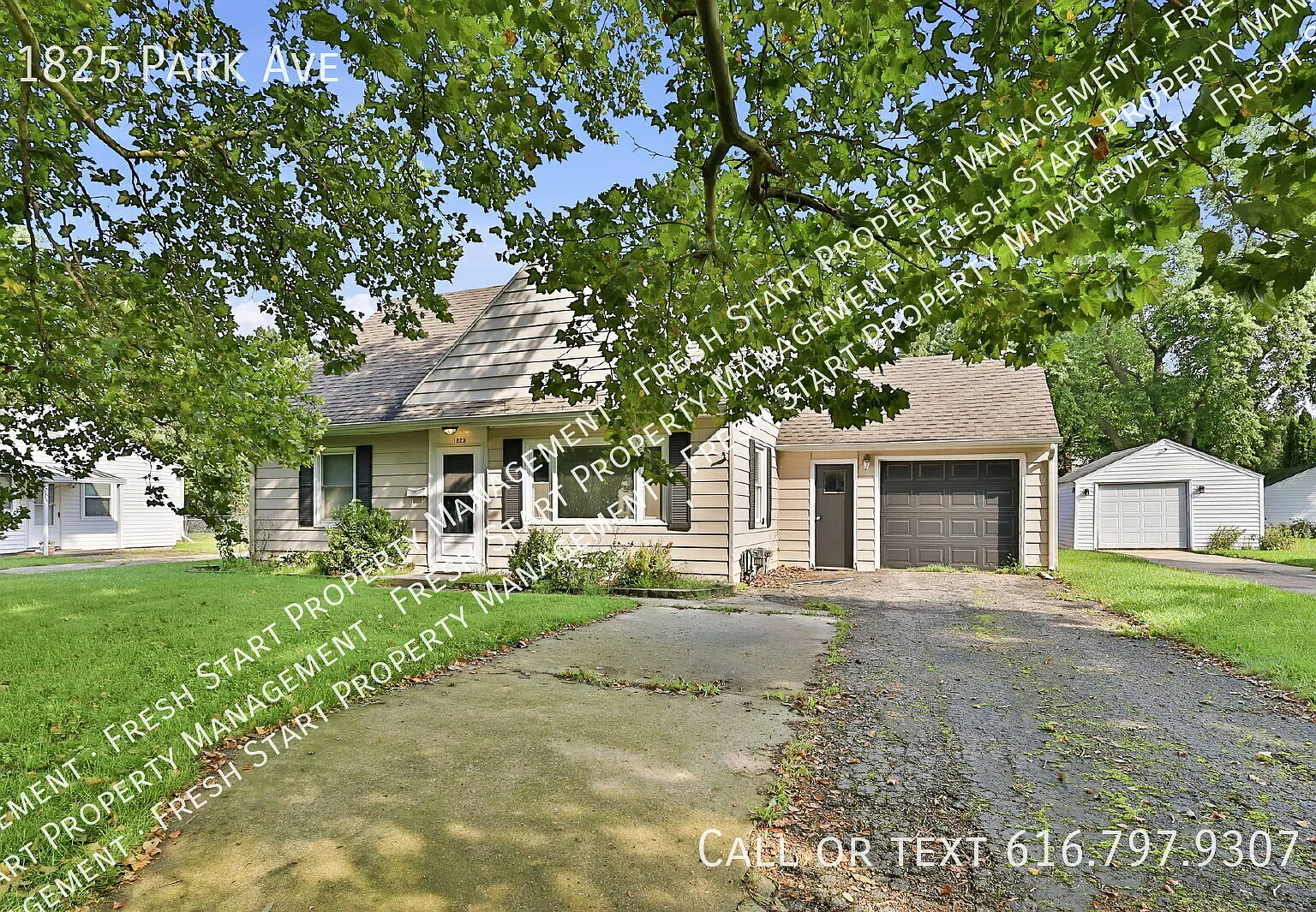 "Charming 3-Bedroom Retreat with 2 Full Baths on Park Ave, Kalamazoo!" — Photo 4
