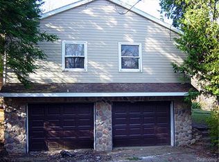 3080 Indian Lake Rd, Oxford, MI 48370