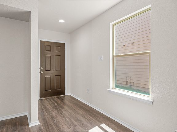5th image of 323 Pleasanton